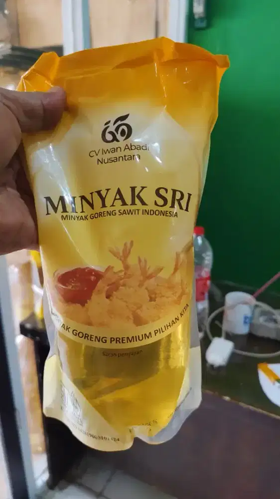 Minyak SRI 1 liter isi 12