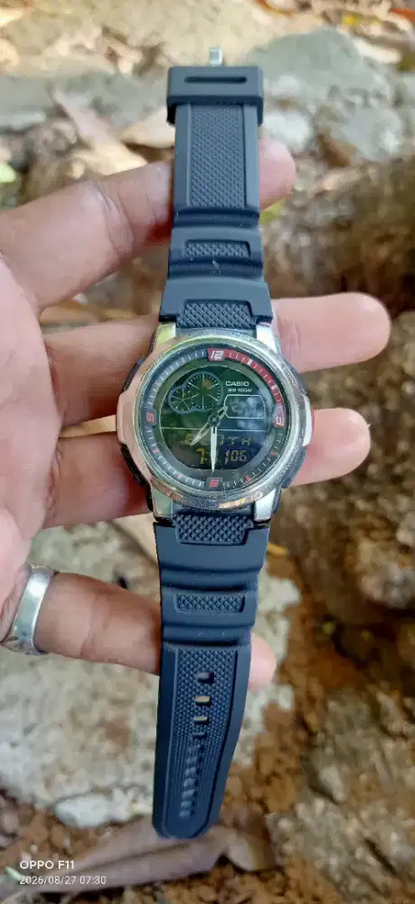 jam tangan analog-digital Casio AQF-102W