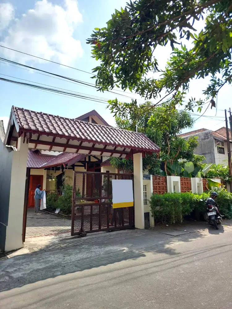 Rumah Induk dan Kos 10 Kamar dekat Jalan Gejayan