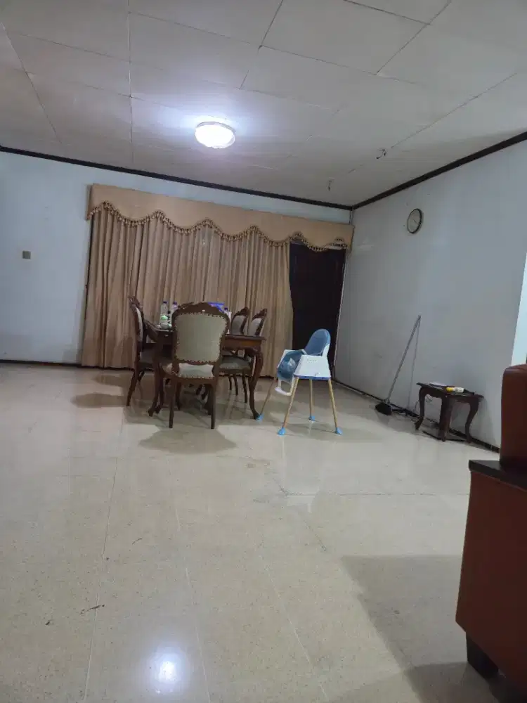 Dibutuhkan Asisten Rumah Tangga