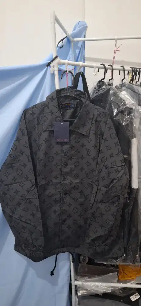 Jaket kancing Louis Vuiton jepang