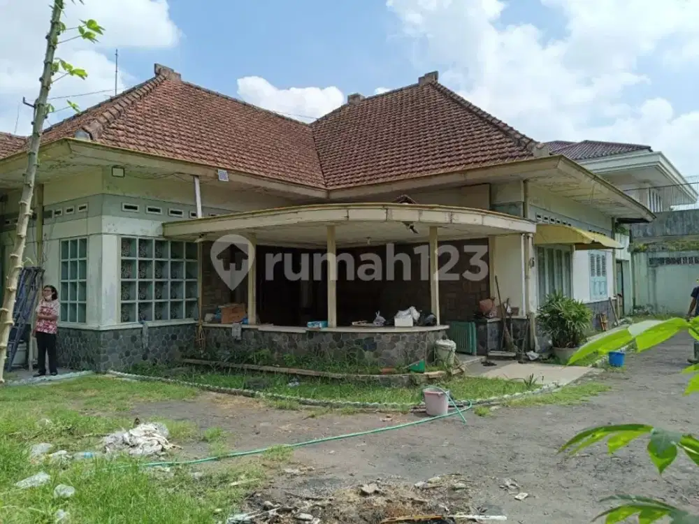 Jual / Sewa Tanah Bonus Rumah Vintage Laweyan Dekat Jalan Utama
