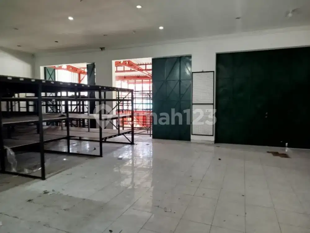 Ruang Usaha Akses Kontainer Daerah Teras Boyolali