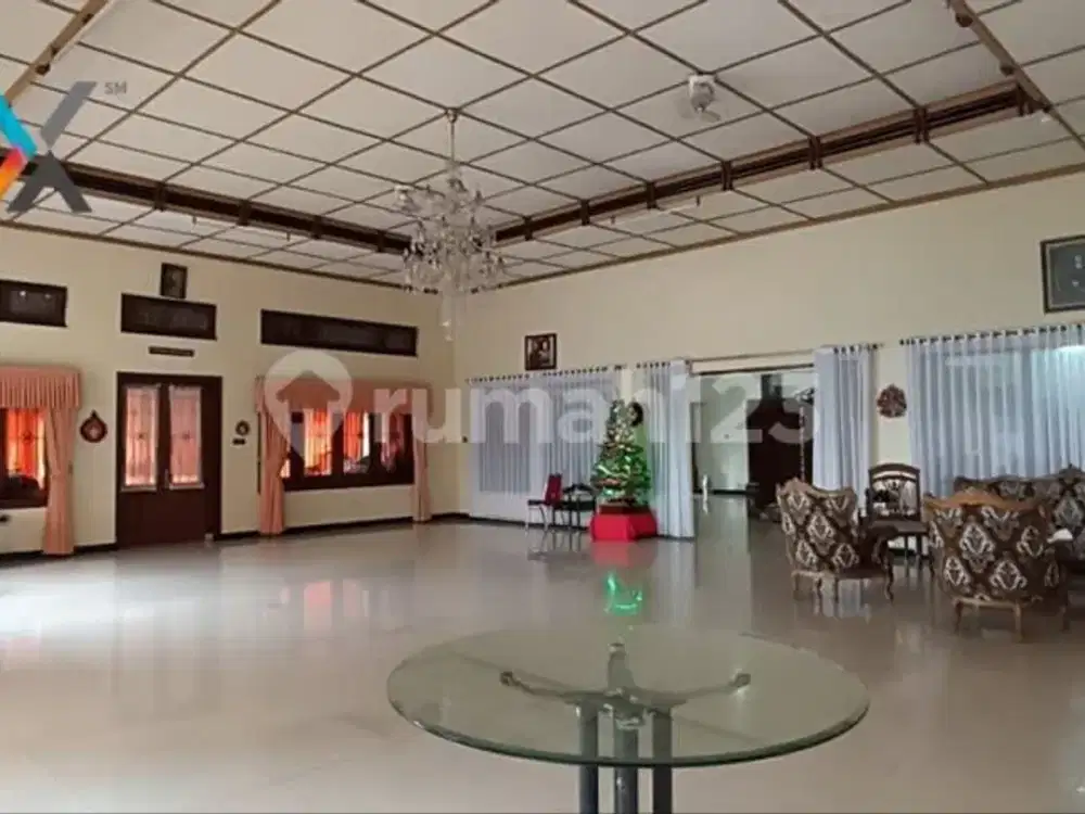 Rumah Klasik Bisa Untuk Guest House Atau Klinik Di Kepatihan Kulon