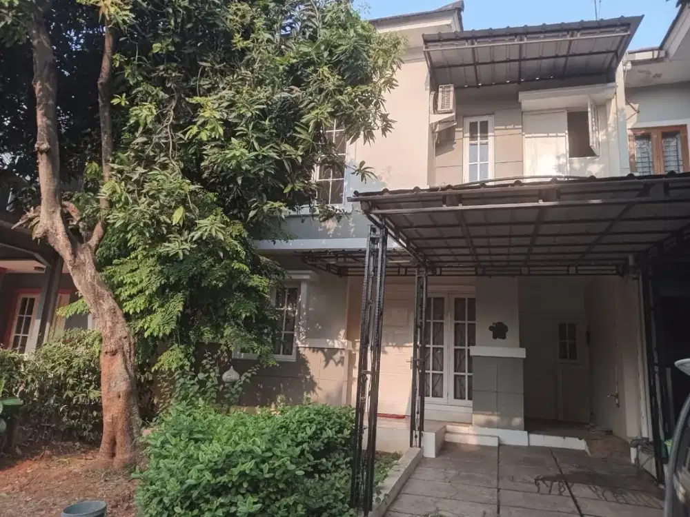 Rumah 2 lantai  lokasi super strategis di Kota Wisata