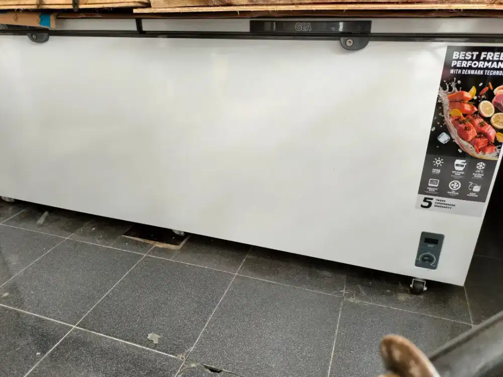 Freezer 1000 liter masih baru harga second