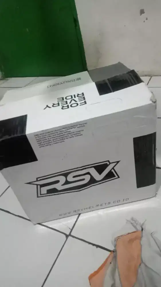 RSV SV300 BLACK GLOSY