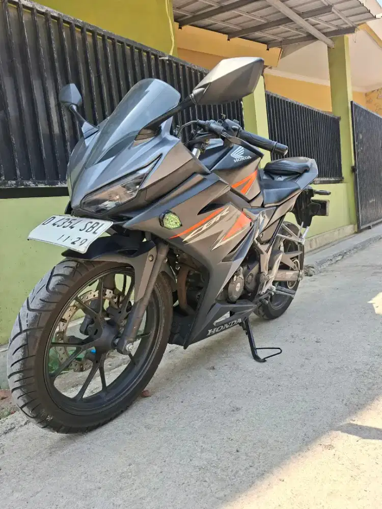 Honda CBR 150R 2019 mulus