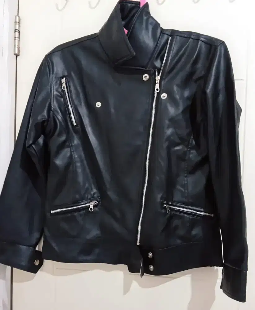 Preloved jaket kulit sintetis cw cowo