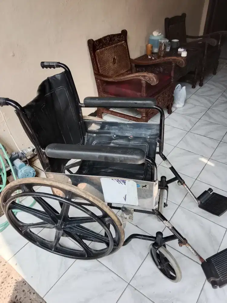 Dijual kursi roda