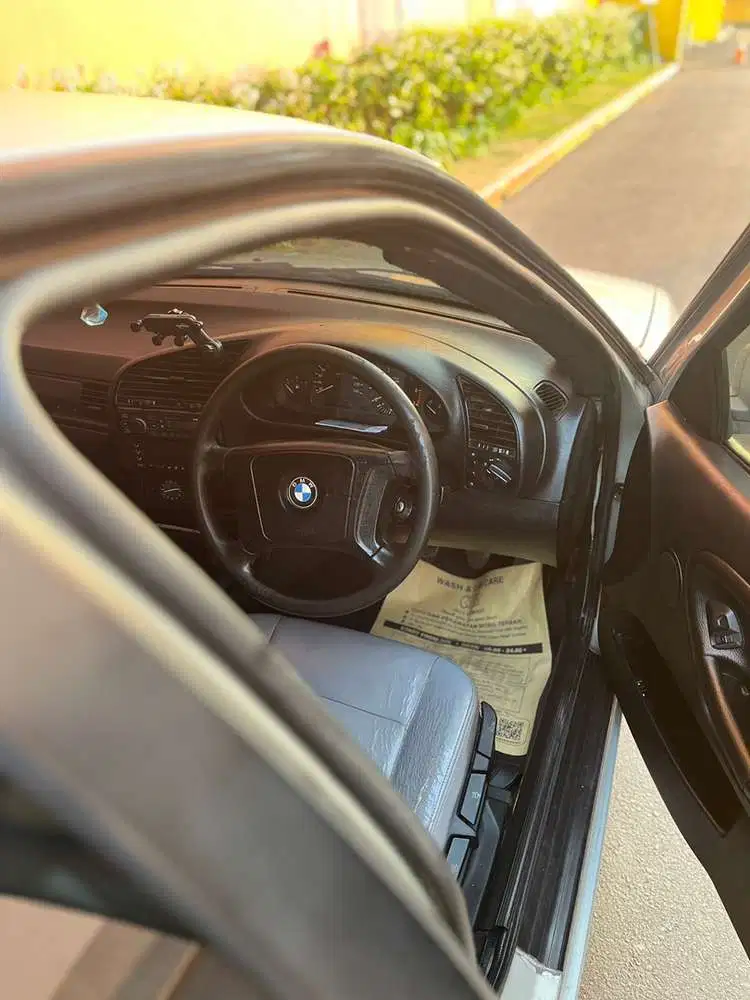 BMW 318i 1996 Bensin