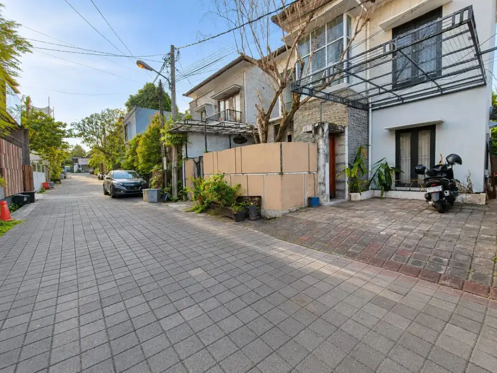 Dijual Segera! Rumah Strategis, One Gate, Security 24 Jam di Kerobokan Dekat Seminyak dan Umalas, Harga MURAH!