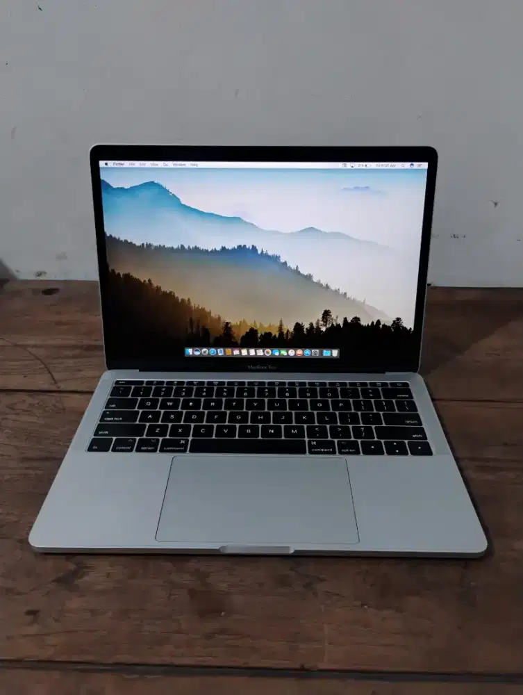Macbook Pro 13 Inch 2017 i5 16gb/256gb