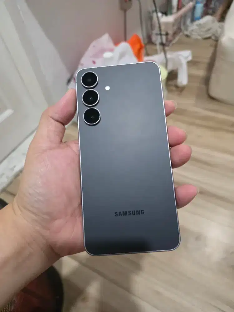 Samsung s25 fe 8/512gb mulus bgt(batangan)garansi ON maret 2027,NETT