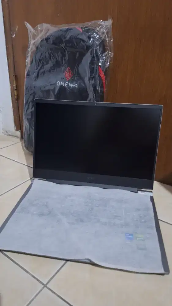 Laptop Gaming HP OMEN HyperX i7-14650HX RTX4060 8GB VRAM 32GB/1TB