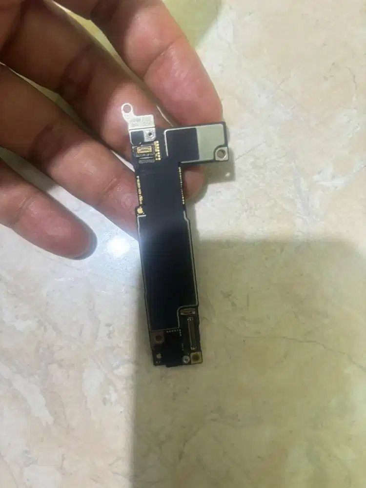 Mesin / mainboard iphone 15 basic