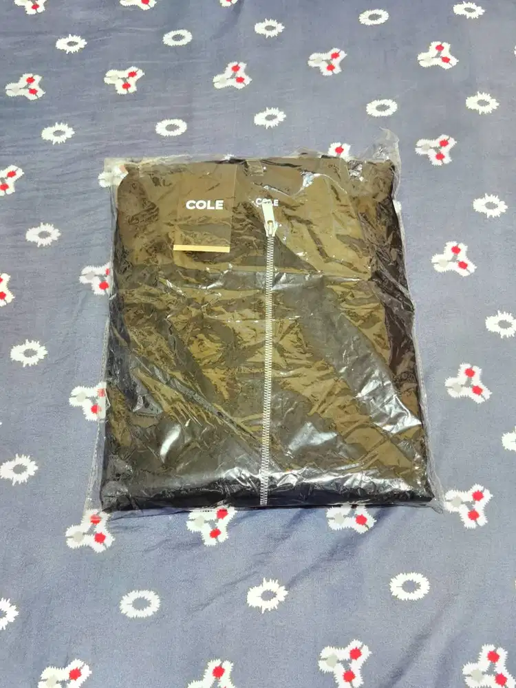 JUAL JAKET BARU ORIGINAL COLE UK.L WARNA HITAM HANYA 209RB