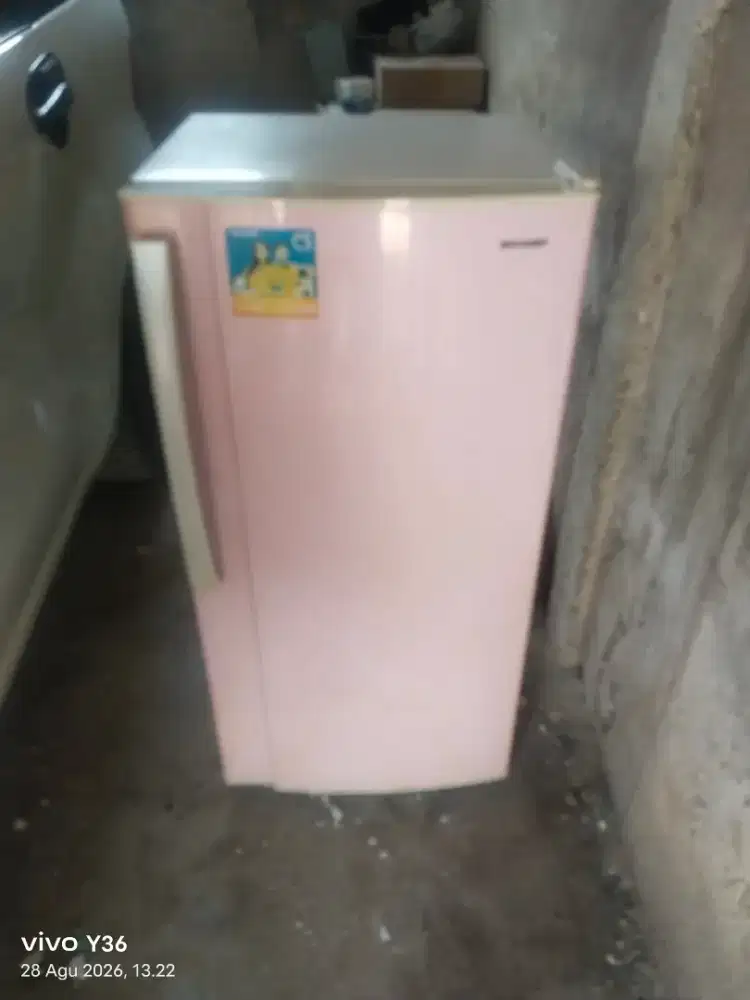 Di jual cepat kulkas 1 pintu Sharp orisinil