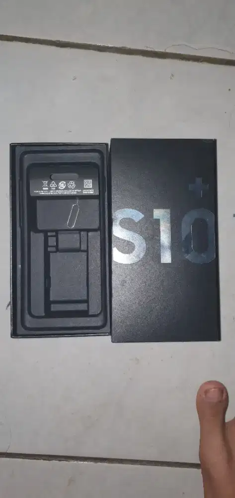 Samsung Galaxy S10 Plus (S10+) - Prism Black 8/128GB (Fullset) Nego