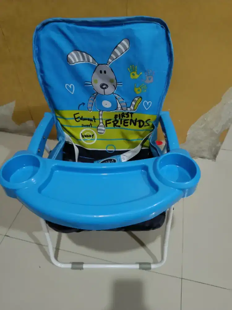 Kursi makan anak