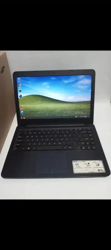 Asus Vivobook E14 E402Y Slim AMD E2-7015 DDR 4GB HDD 1TB 14 2 jam