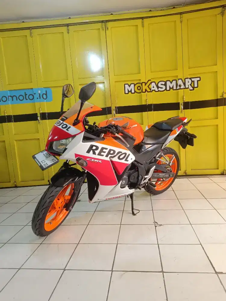 Honda CBR 150 Repsol 2015 mulus