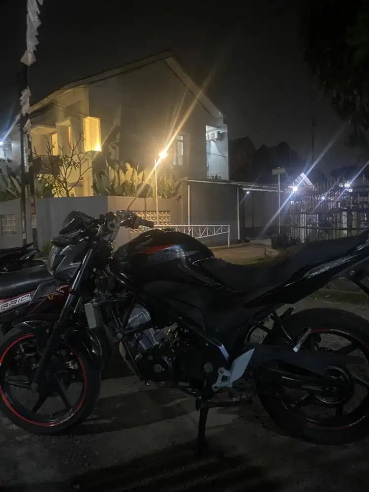 Honda cb150r old 2013