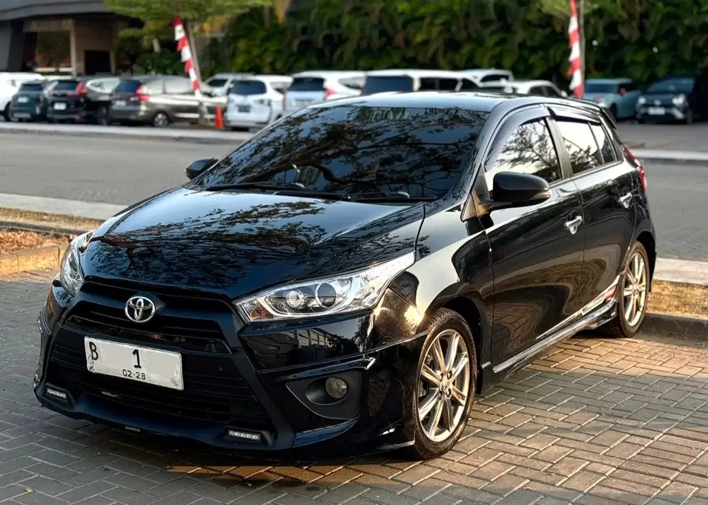 TOYOTA YARIS TRD S AT 2015/2016 BLACK PRIBADI ODO 120.000