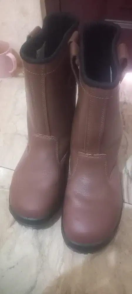 Sepatu safety boot kings