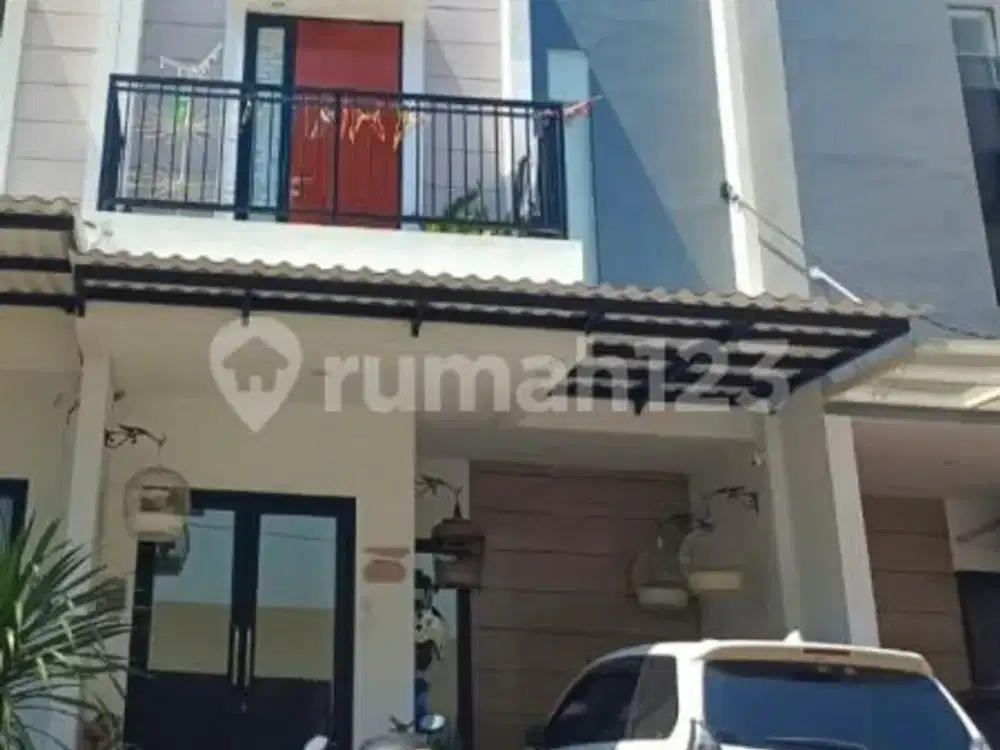 Siap Huni, Rumah, 2 Lantai, SHM, Dekat Taman Kota, Bebas Banjir