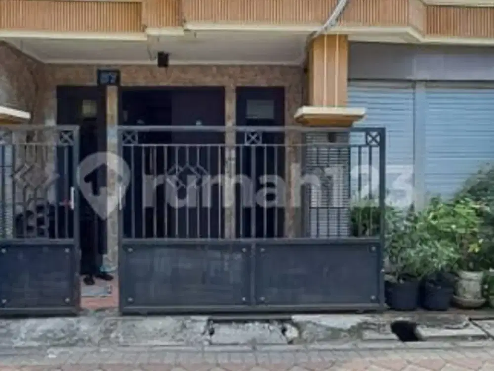 Bebas Banjir, Rumah, 2 Lantai, SHM, Dekat Universitas, Siap Huni