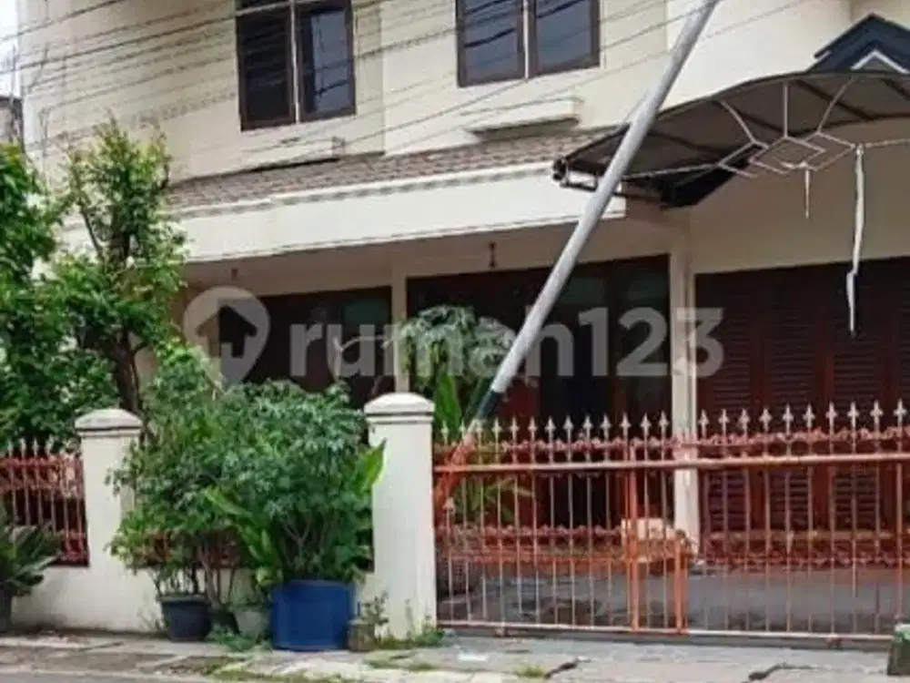 Siap Huni, Rumah, 2 Lantai, SHM, Dekat Taman Kota, Bebas Banjir