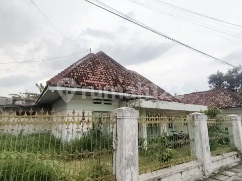 Bebas Banjir, Rumah, 1 Lantai, SHM, Dekat Pusat Perbelanjaan, di Madiun