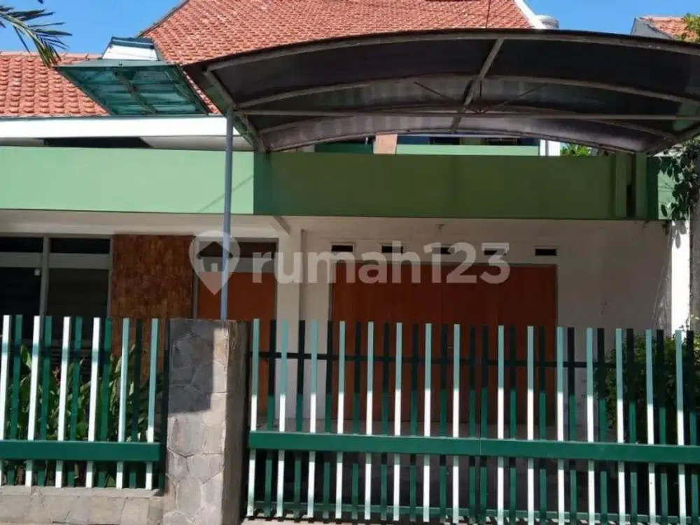 Bebas Banjir, Rumah, 2 Lantai, HGB, Dekat Universitas, Siap Huni