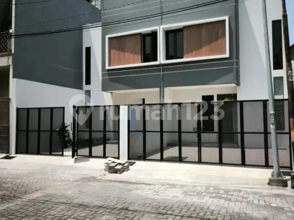 Siap Huni, Rumah, 2 Lantai, SHM, Dekat Sekolah Internasional, Bebas Banjir
