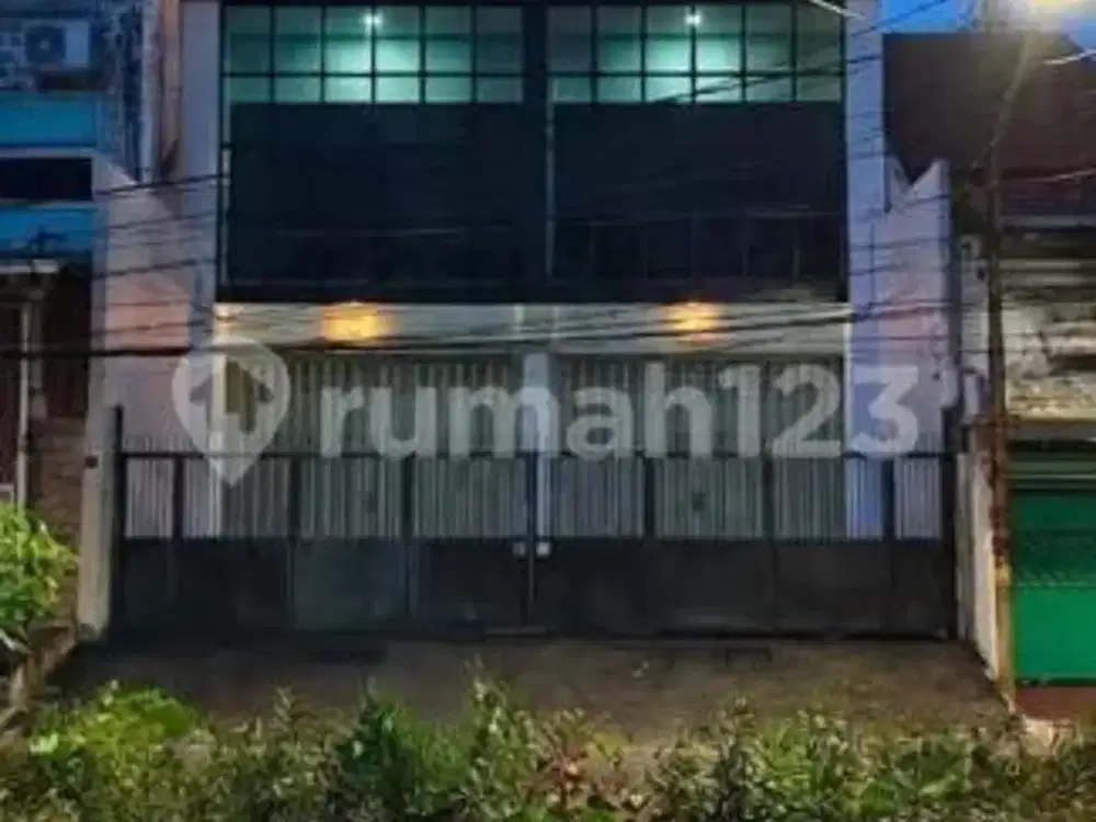Siap Huni, Ruko, 3 Lantai, SHM, Dekat Fasilitas Kesehatan, Bebas Banjir