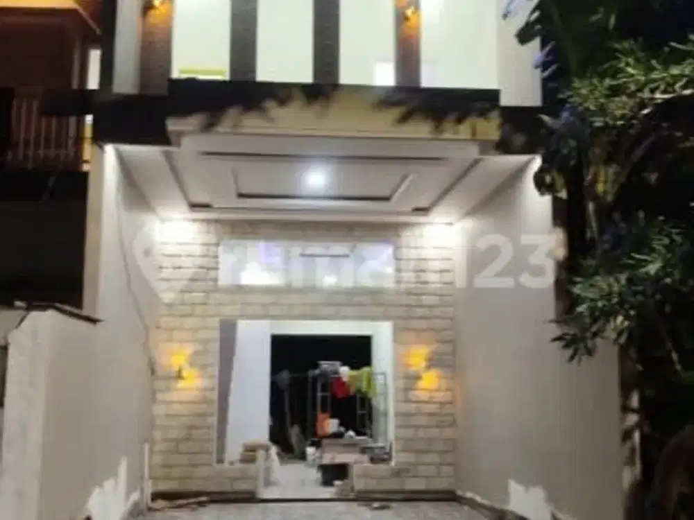 Siap Huni, Rumah, 2 Lantai, HGB, Dekat Universitas, Bebas Banjir