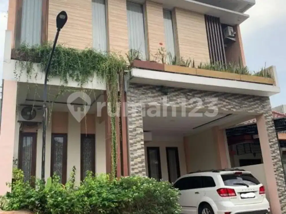 Bebas Banjir, Rumah, 2 Lantai, SHM, Dekat Fasilitas Kesehatan, Dekat Akses Tol