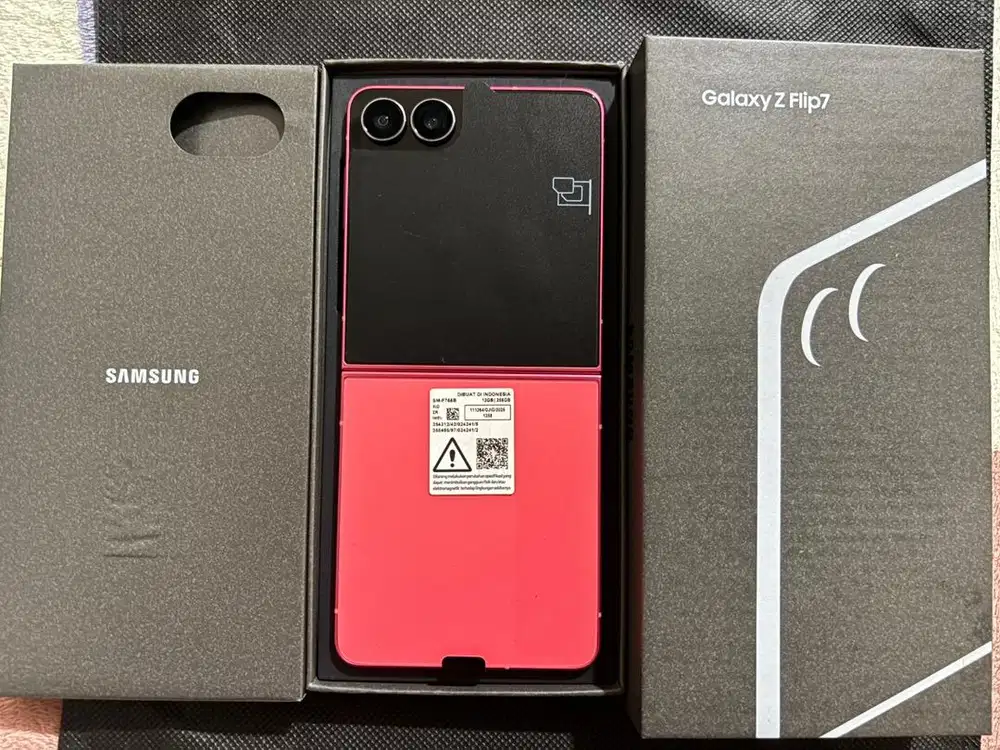 Samsung Z flip 7 256Gb Baru 2 Bulan Garansi Resmi Aktif Panjang 2027