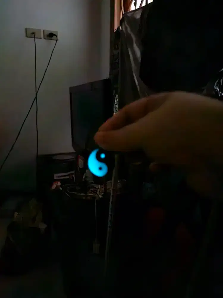 Kalung RES YI YING YANG BISA MENYALA DI TEMPAT GELAP