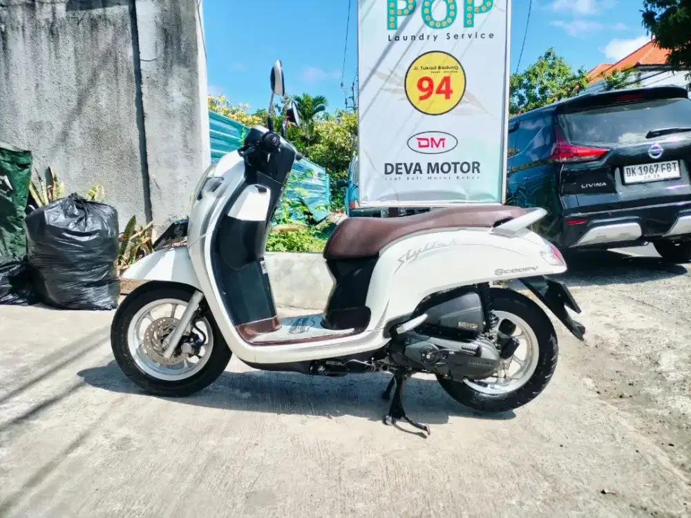 Scoopy putih Deva motor