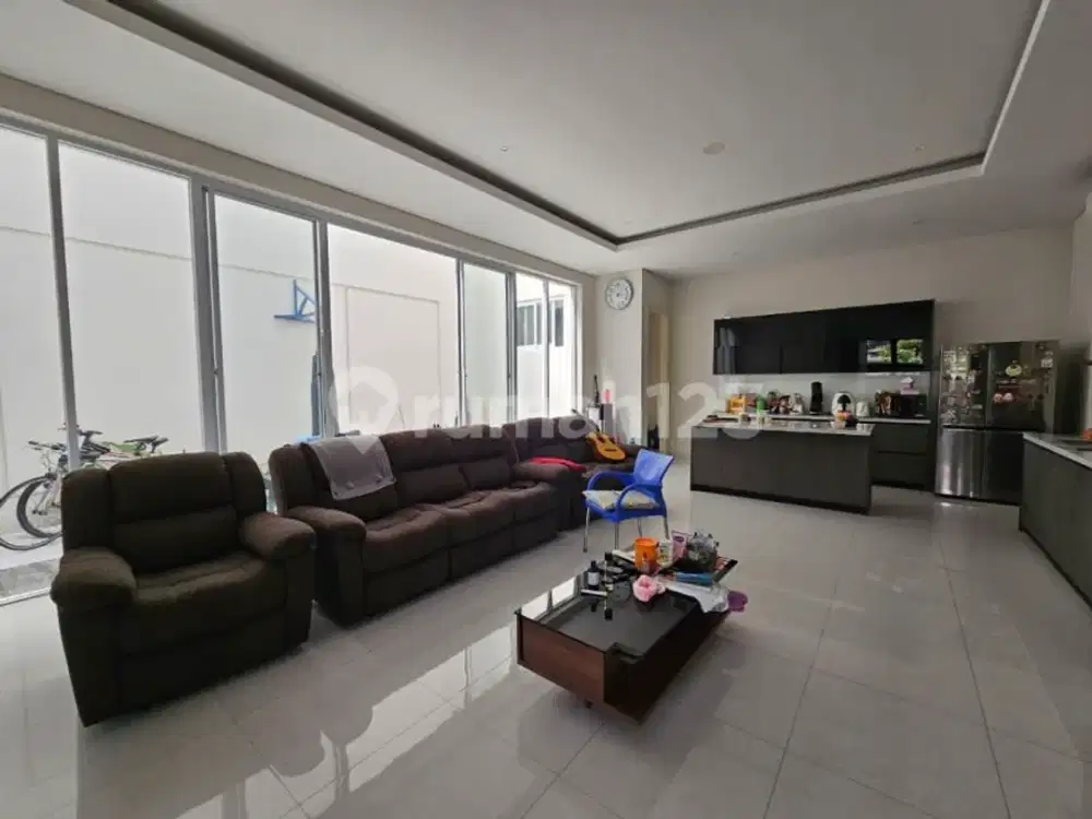 Rumah Modern Clean Lingkungan Nyaman Cluster Solo Baru