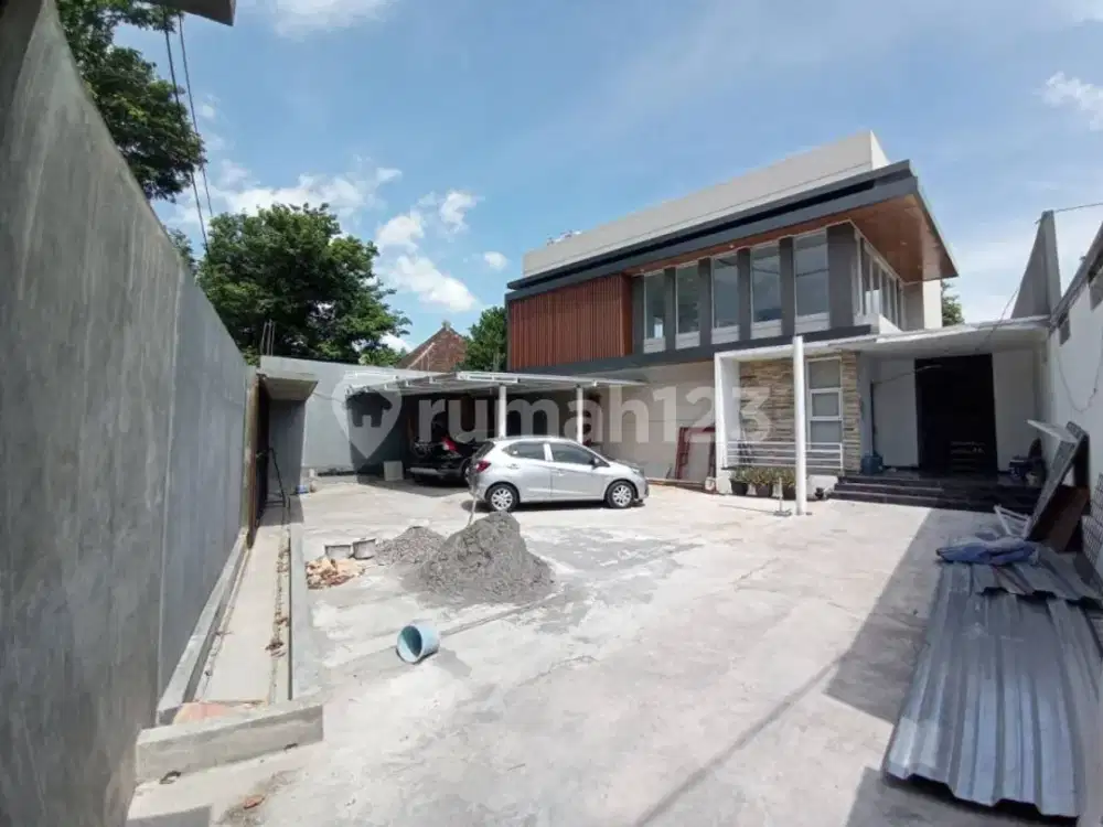 Rumah Baru Modern Minimalis Open Space di Tengah Kota Solo