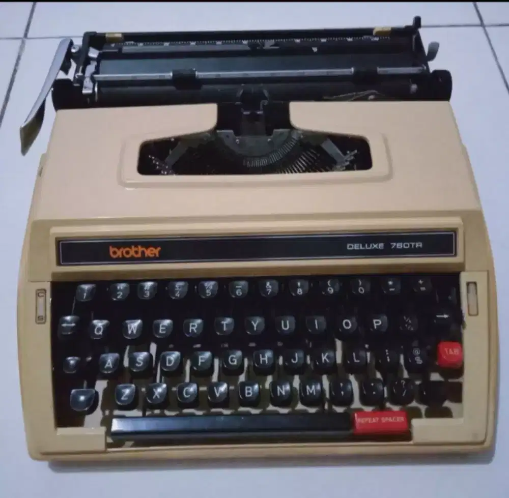 Mesin Tik Antik Merk Brother