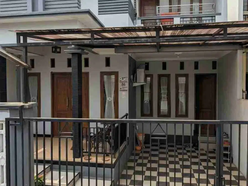 Dijual rumah di jalan sila Jagakarsa nego sampe jadi luas tanah nya 117 meter persegi masuk mobil
