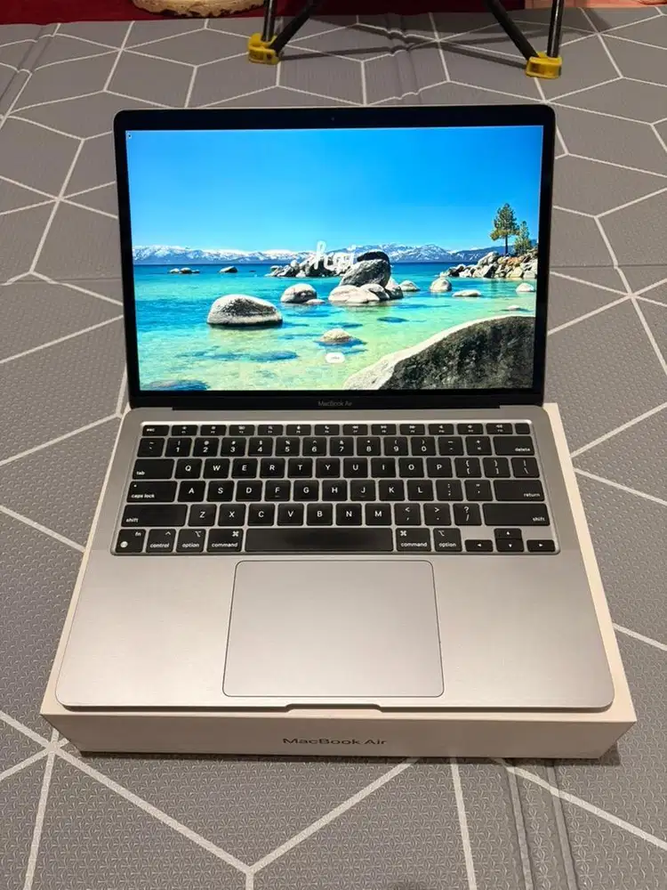 MacBook Air M1 2020 8/256GB Original iBox – Mulus & Terawat