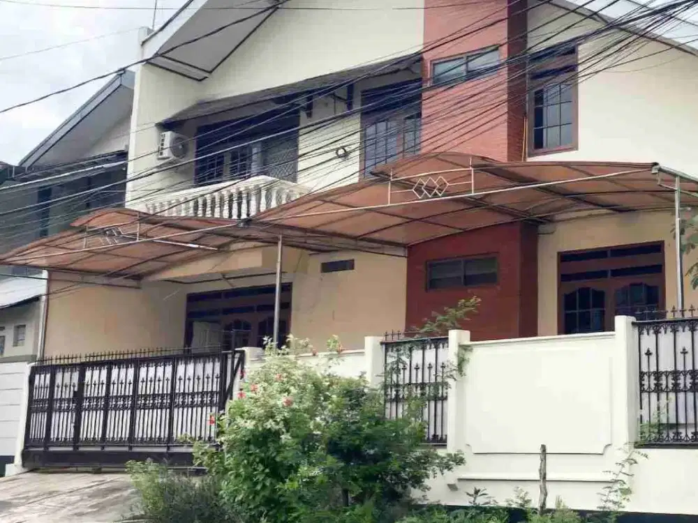rumah second dalam komplek posisi hook di Pondok Kelapa Jaktim