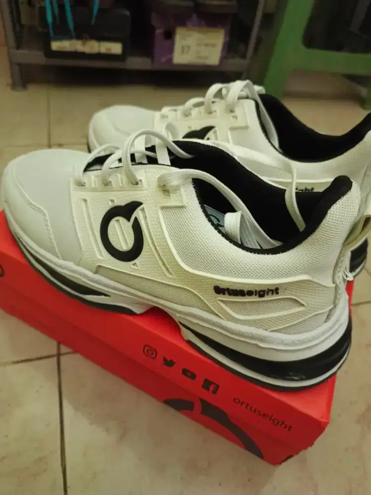 Sneakers Casual Pria Sepatu Sporty