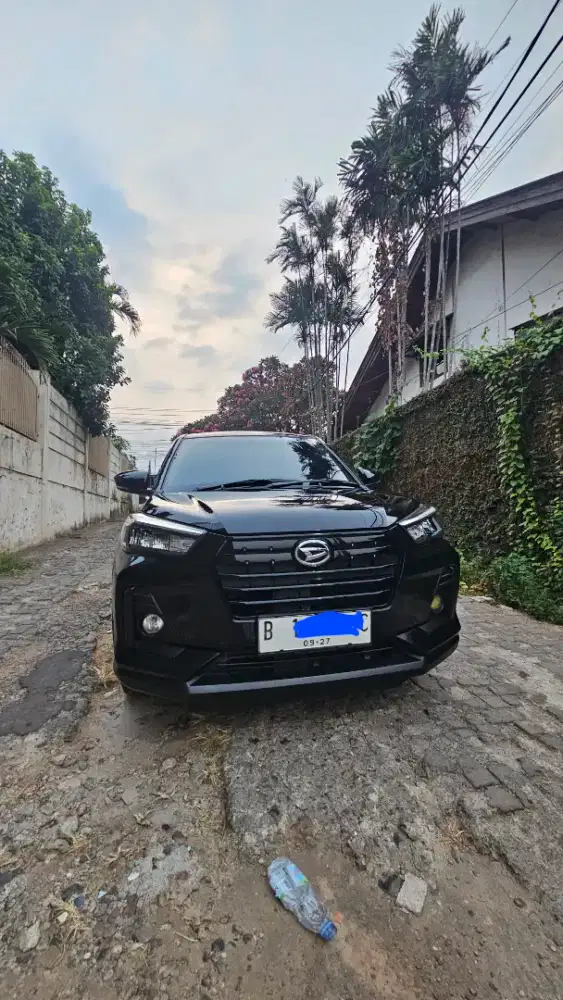 Daihatsu Rocky 1.2 X 2022 Full Black – Low KM, Pajak Panjang!