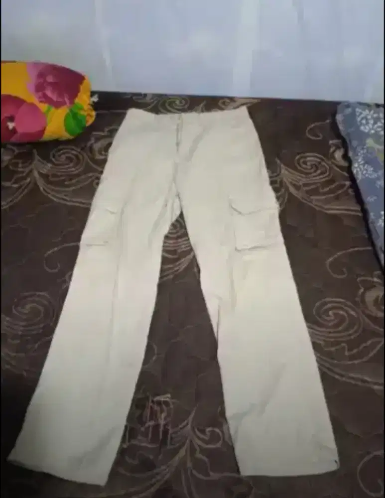 Jual 2 celana 70 ribu ukuran L